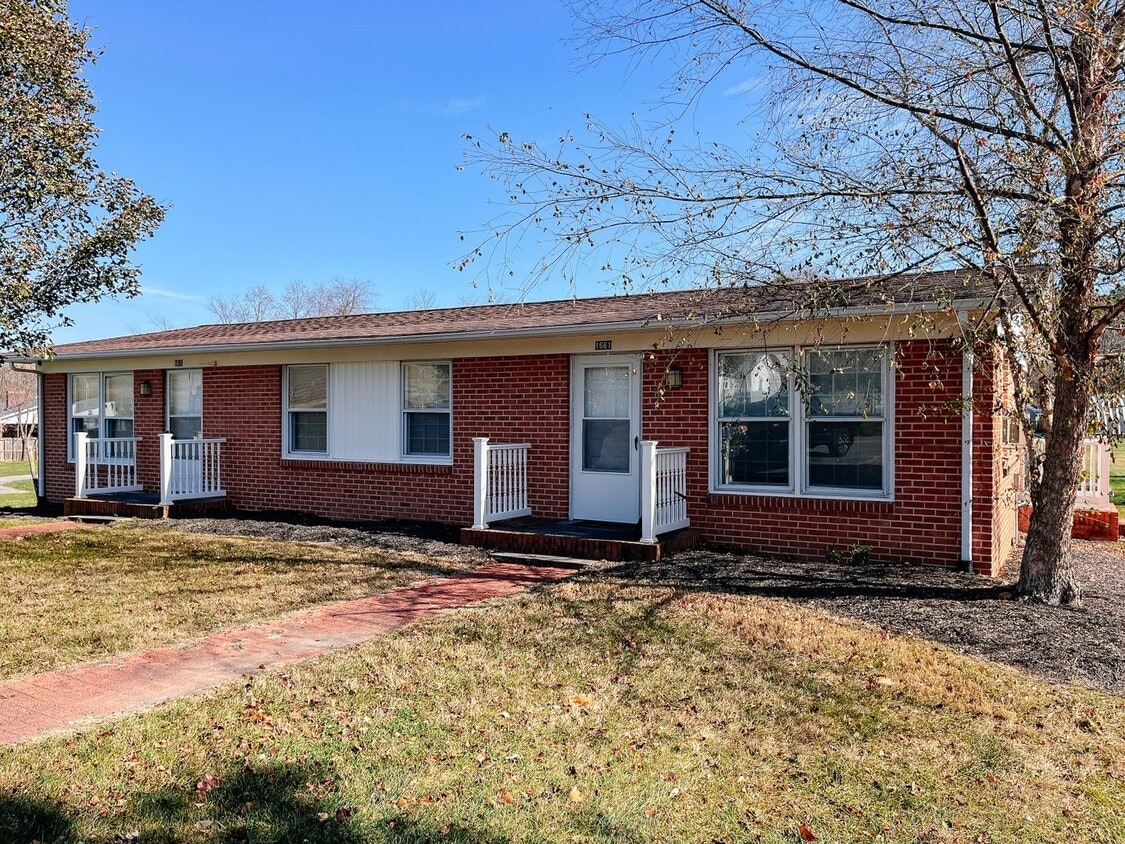 2 Bedroom 1 bath Duplex - 2 Bedroom 1 bath Duplex