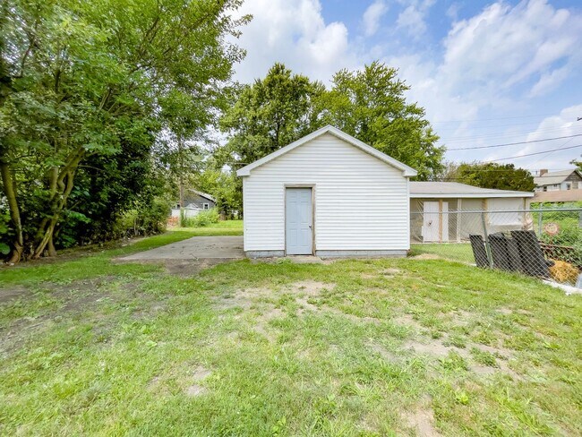Building Photo - Southside of Muncie