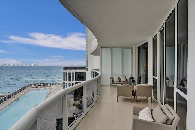 Foto del edificio - 15901 Collins Ave
