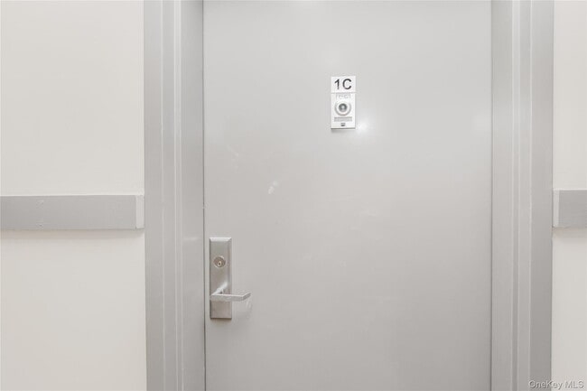 Building Photo - 409 Warburton Ave