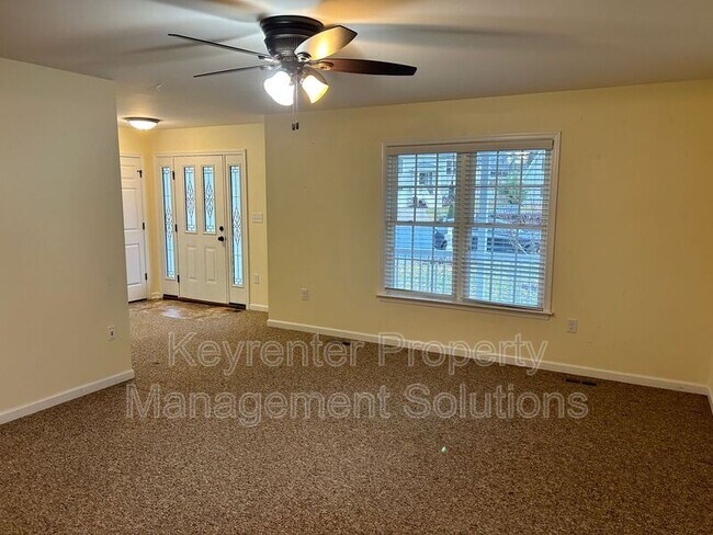 Building Photo - 107 Oakstone Run