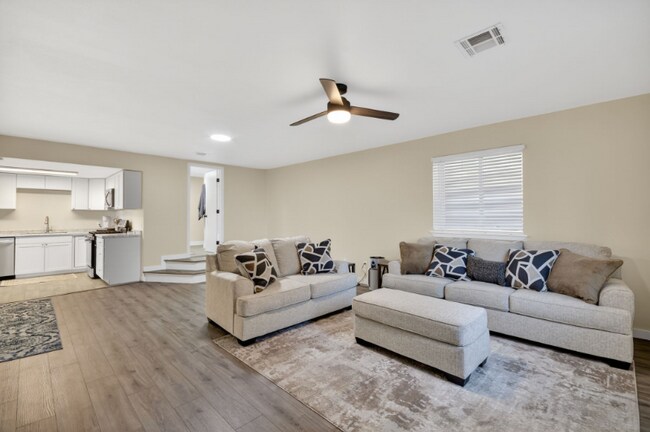 Building Photo - 407 Corona Ave