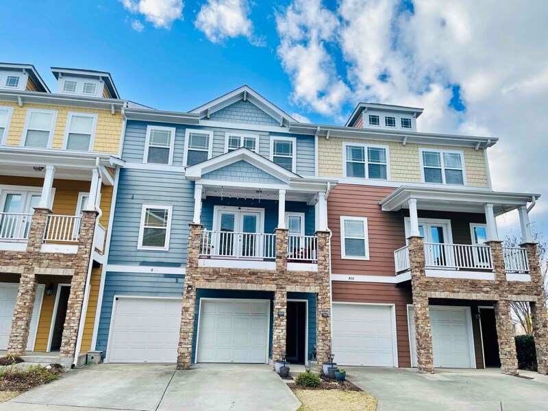 Foto principal - 876 Queen City Cres