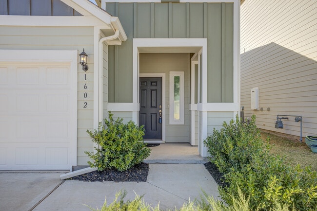 Front Entry - 1602 Denesa Dr