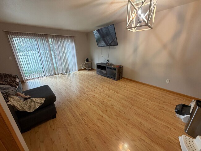 Foto del edificio - Fully Furnished West end townhome