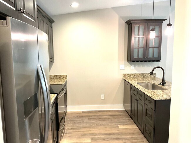 Foto del edificio - Court Square Town Home Duplex Apartment wi...