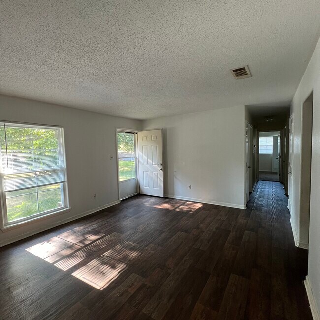 Building Photo - 2006 Columbus Cir