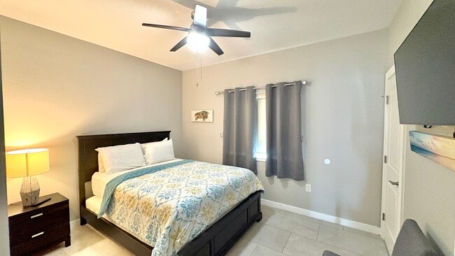Dormitorio dos - 404 N Tarnava St