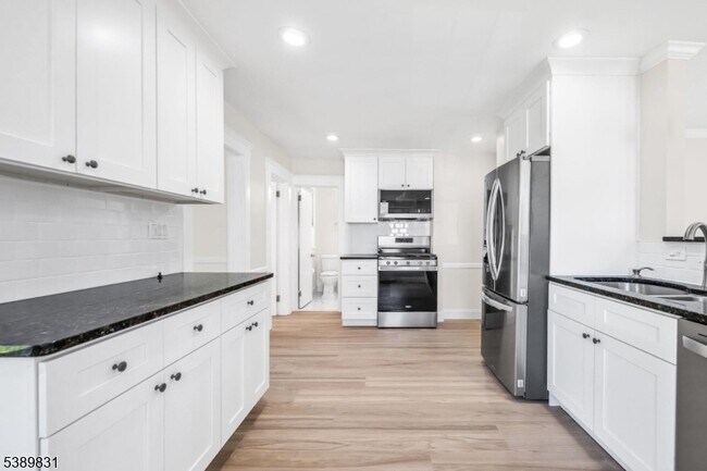 Foto del edificio - 317 Hawthorne Ave
