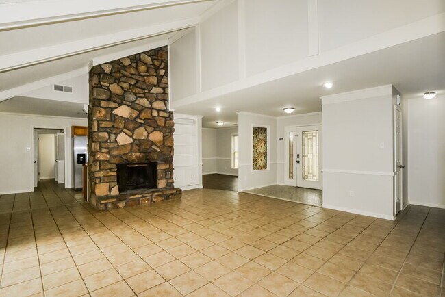 Building Photo - 8620 Kettering Dr