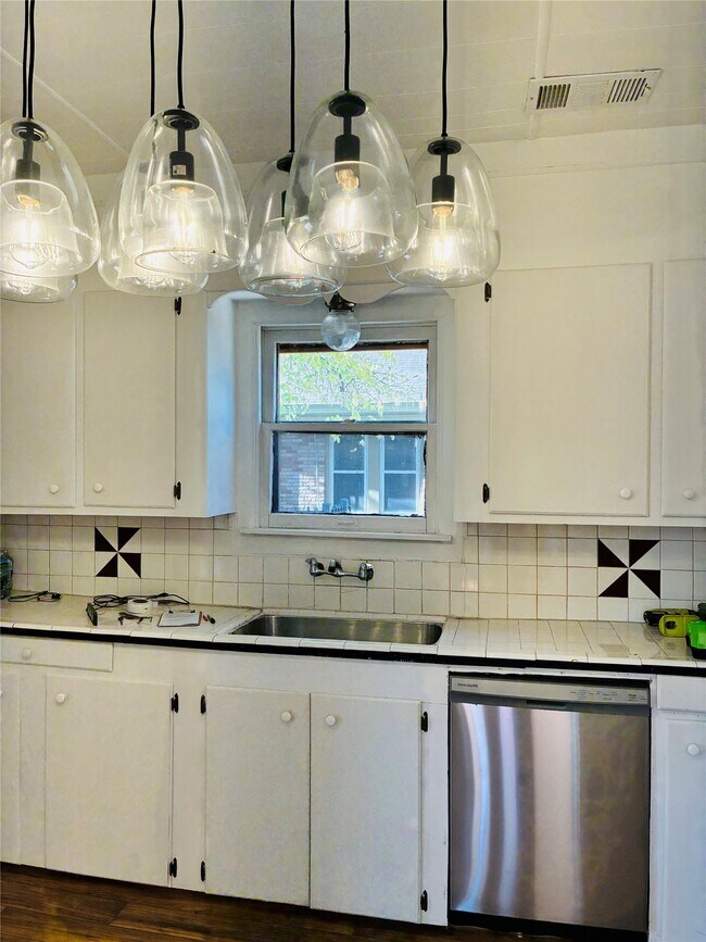 Foto del edificio - 702 Caplin St