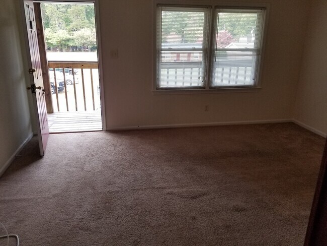 Foto del edificio - 2530 Cedarwood Dr