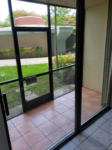 Foto del edificio - 9682 Fontainebleau Blvd