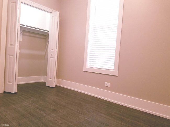 Building Photo - 3 br, 1 bath  - 2303 S Sacramento Ave