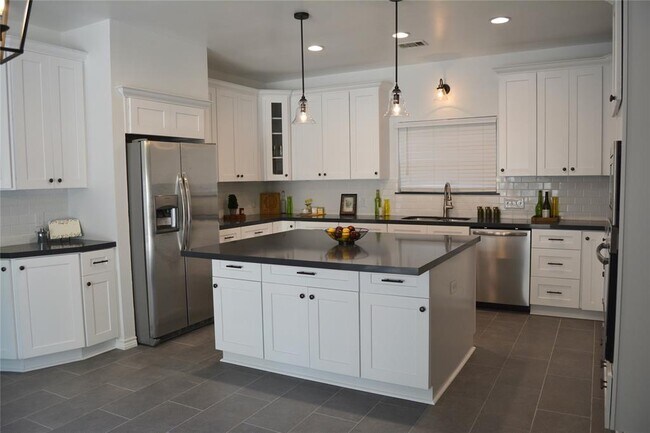 Building Photo - 3210 Laurel Point Ct