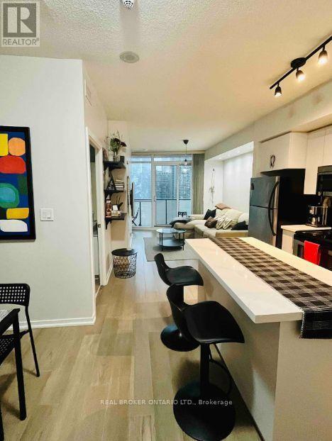 Photo du bâtiment - 65 Bremner Blvd