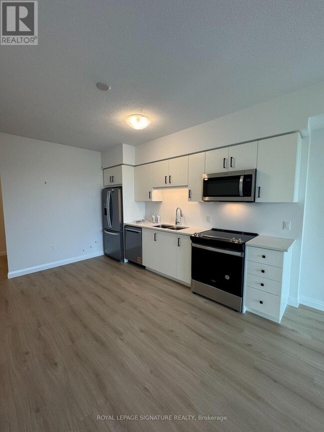 Building Photo - 93 Arthur St S