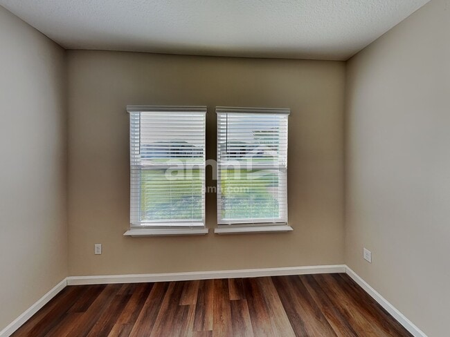 Building Photo - 204 Hemlock Pt