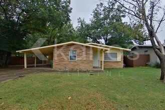 Building Photo - 2106 Skylark Dr