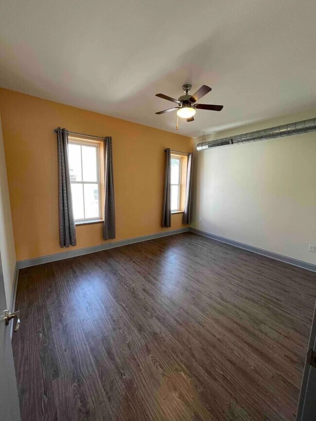 Building Photo - 114 2nd St