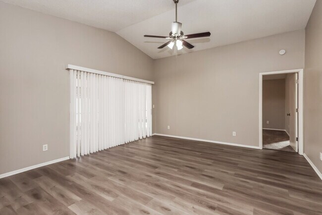 Foto del edificio - 5701 Longleaf Dr
