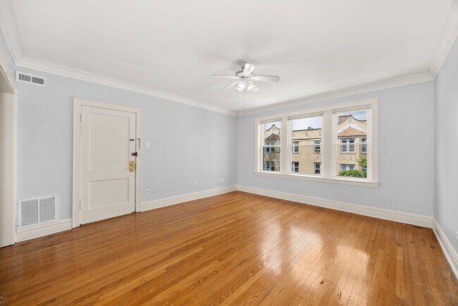 Foto del edificio - 5041 W 18th St