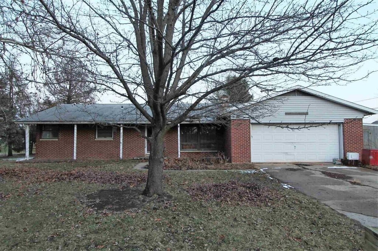 Foto principal - 4 bedroom 1.5 bath