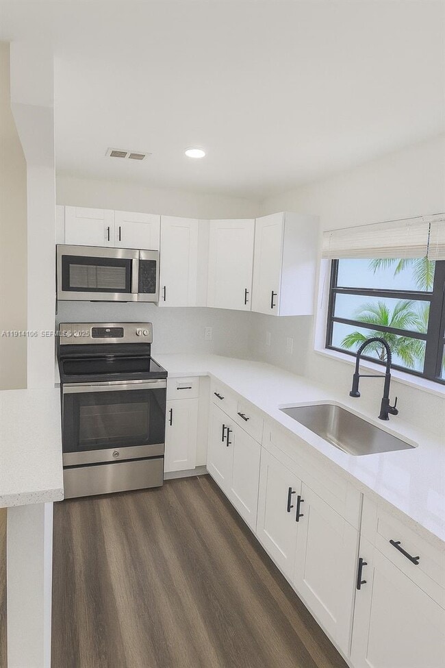 Foto del edificio - 417 NW 2nd Ave