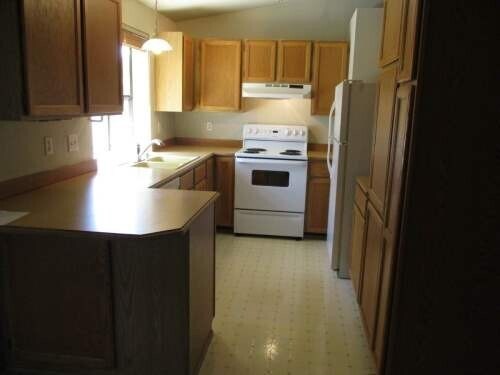 Building Photo - 2 Bedroom 1 Bathroom Rambler walking dista...