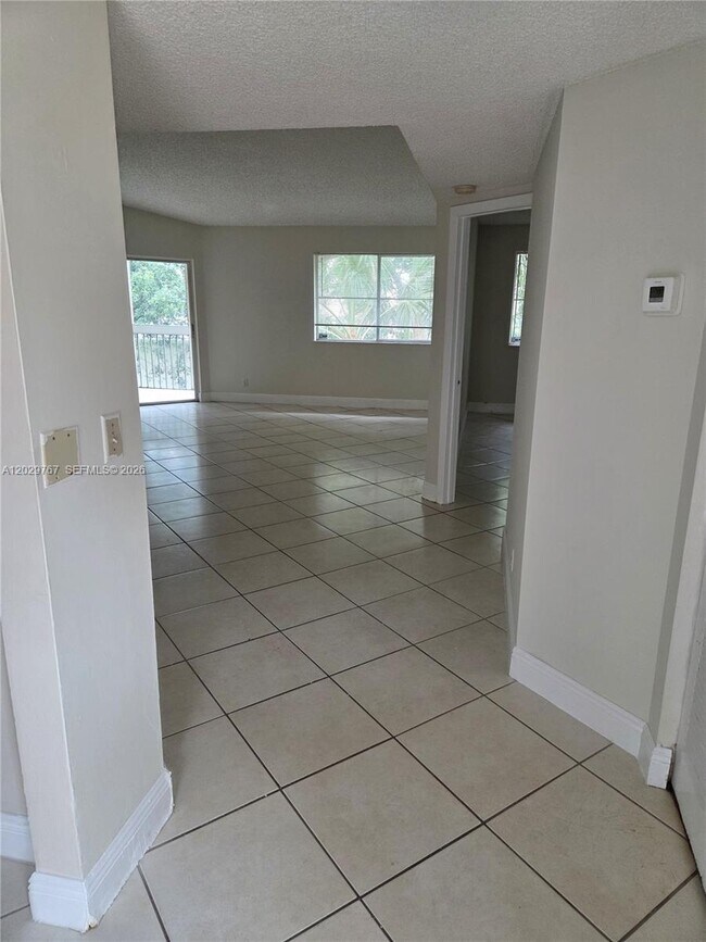 Building Photo - 9901 Westview Dr