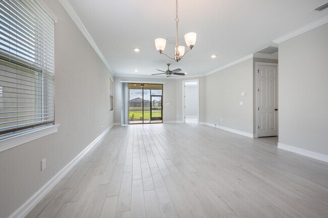 Building Photo - 28093 Sanibel Sands St