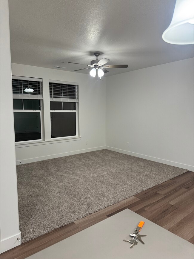 Foto del edificio - 874 N Hemsworth Way