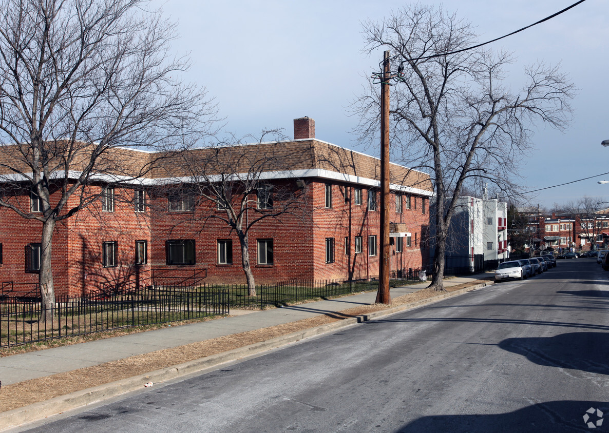 Building Photo - Carver Hall Apartments