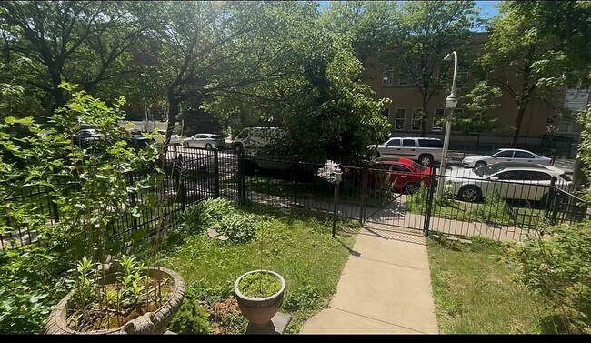 Building Photo - 5835 N Winthrop Ave
