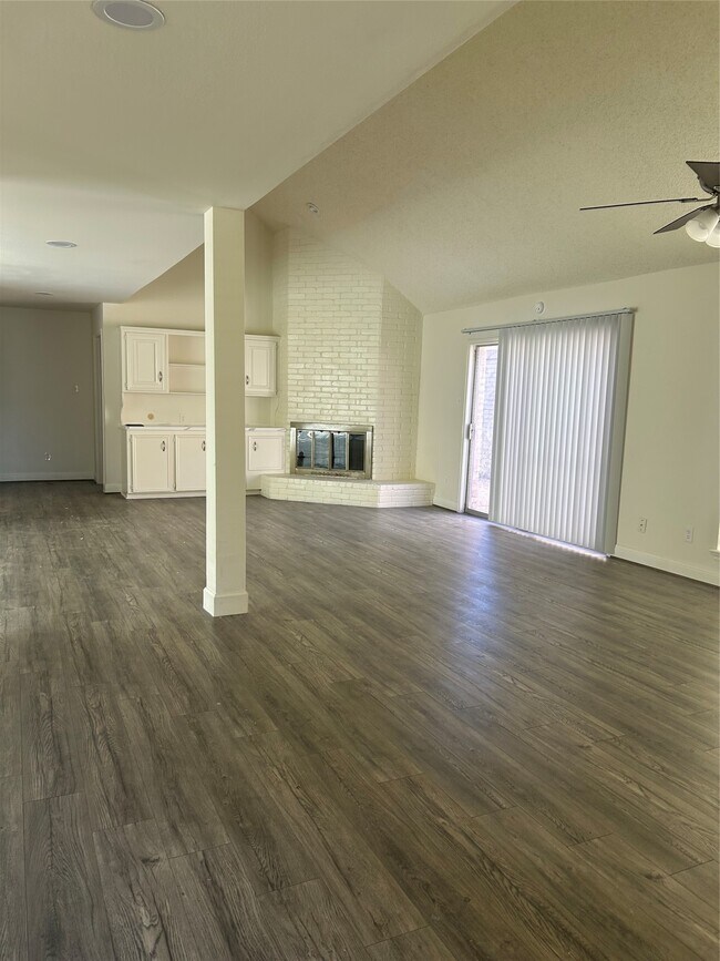 Foto del edificio - 7834 Oakington Dr