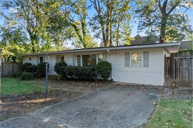 Building Photo - 1340 Cumberland Dr