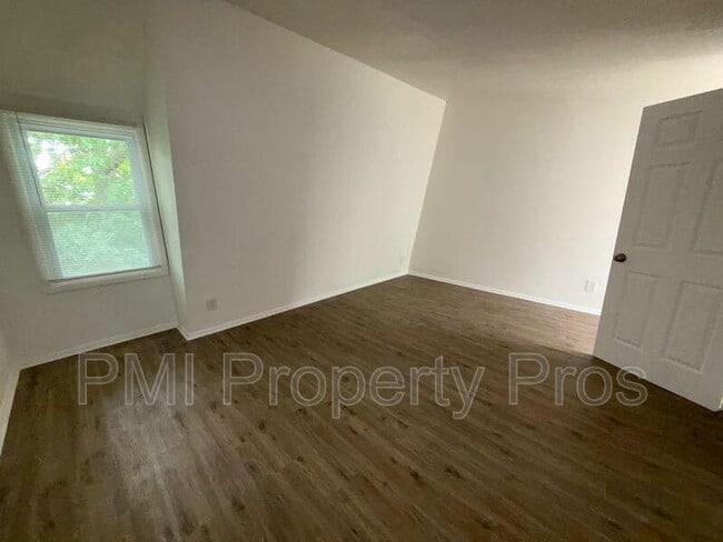Building Photo - 9031A N 95th St