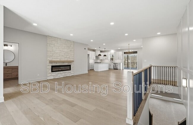Building Photo - 1412 NE Ernest Way