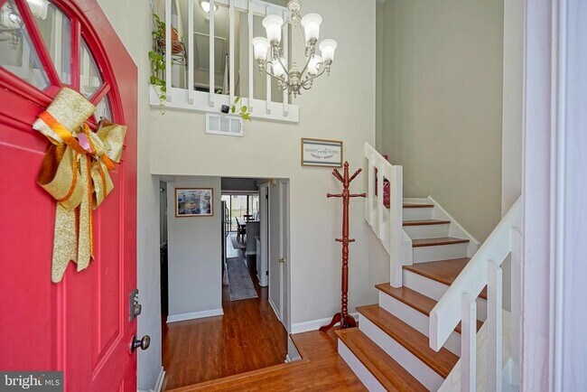 Building Photo - 25 Viburnum Ln