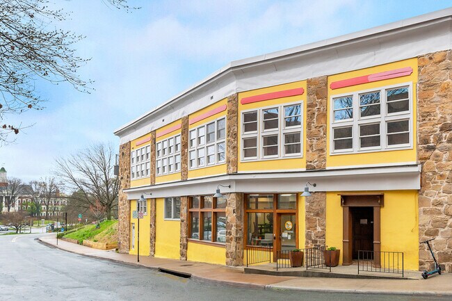Foto del edificio - 110 Old Preston Ave