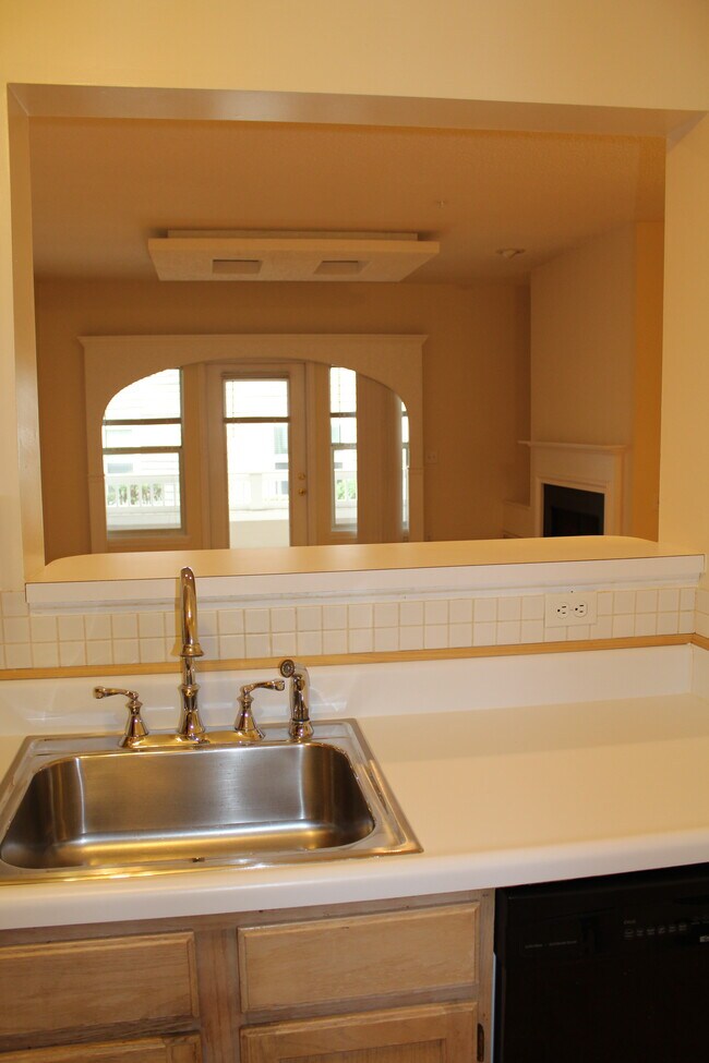 Building Photo - 14300 Grape Holly Grove