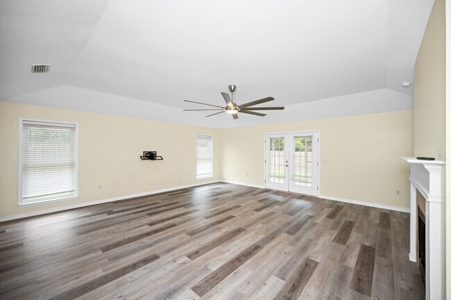 Foto del edificio - 25930 Overton Dr