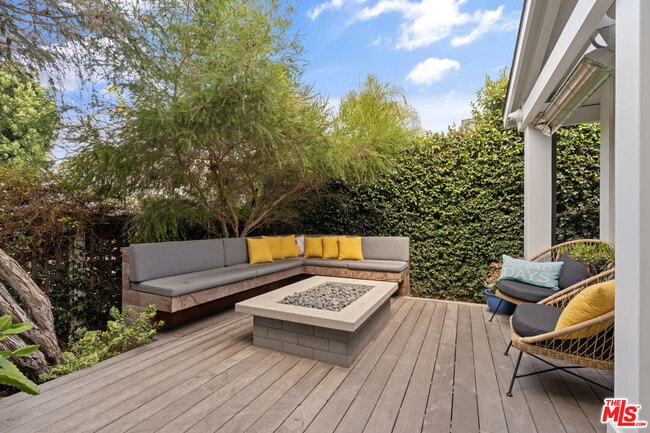 Foto del edificio - 942 Superba Ave