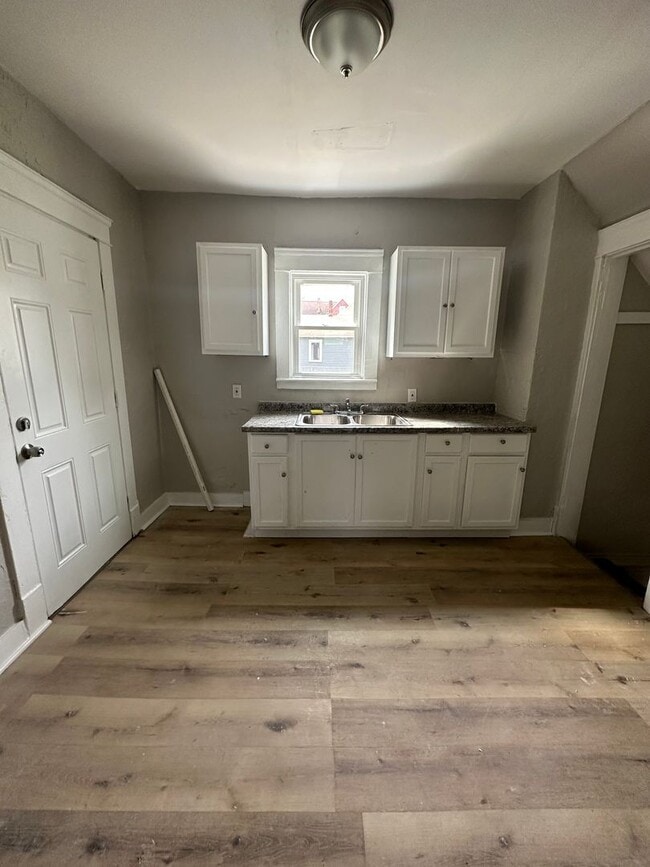 Building Photo - Cleveland East Side 2 Bed Single