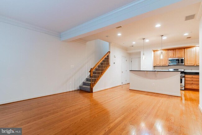 Foto del edificio - 5645 Harrington Falls Ln