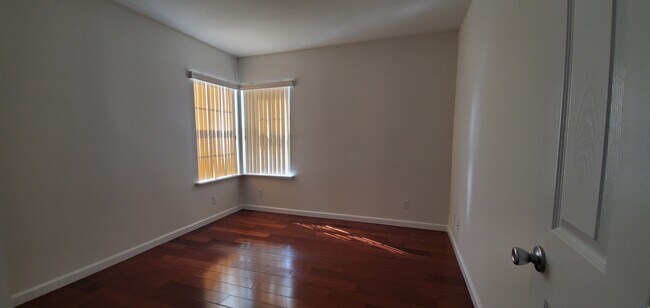 Building Photo - 347 Pasadena Ave