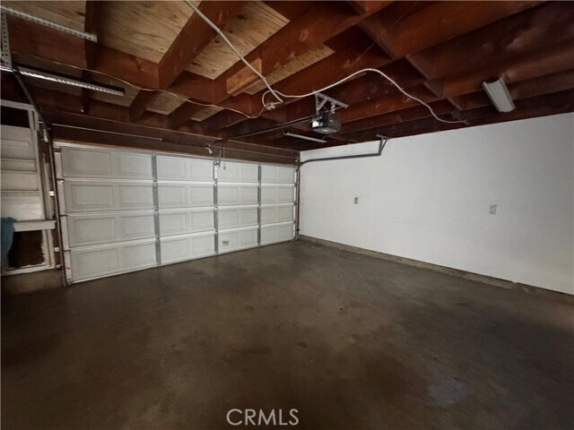 Foto del edificio - 1335 N Elderberry Ave