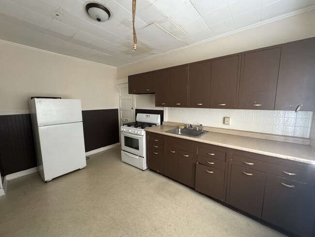 Building Photo - 911 Camden Ave SW