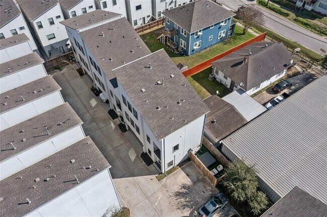 Building Photo - 1609 Milby St