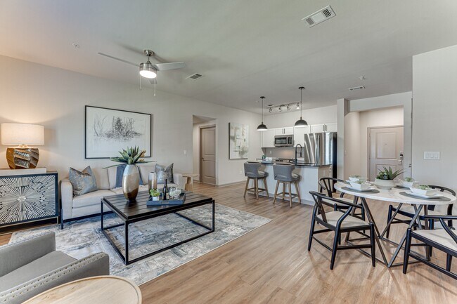 Foto del edificio - Vine + Vail Townhomes and Apartments